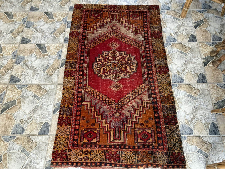 Vintage Turkish Area Rug | 3.2x5.4 ft Hand-Knotted Wool Farmhouse Antique Carpet