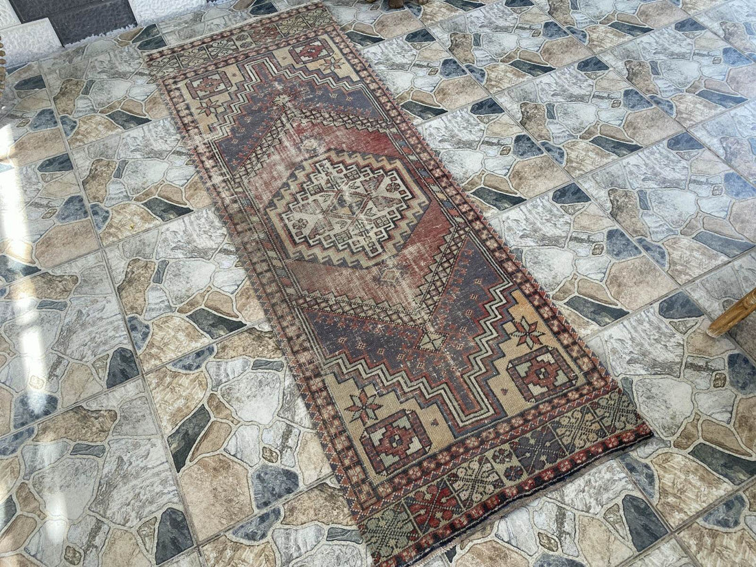 Pre 1980’s ANTIQUE ANATOLIAN FARMHOUSE RUG - GEOMETRIC TRIBAL TURKISH VINTAGE
