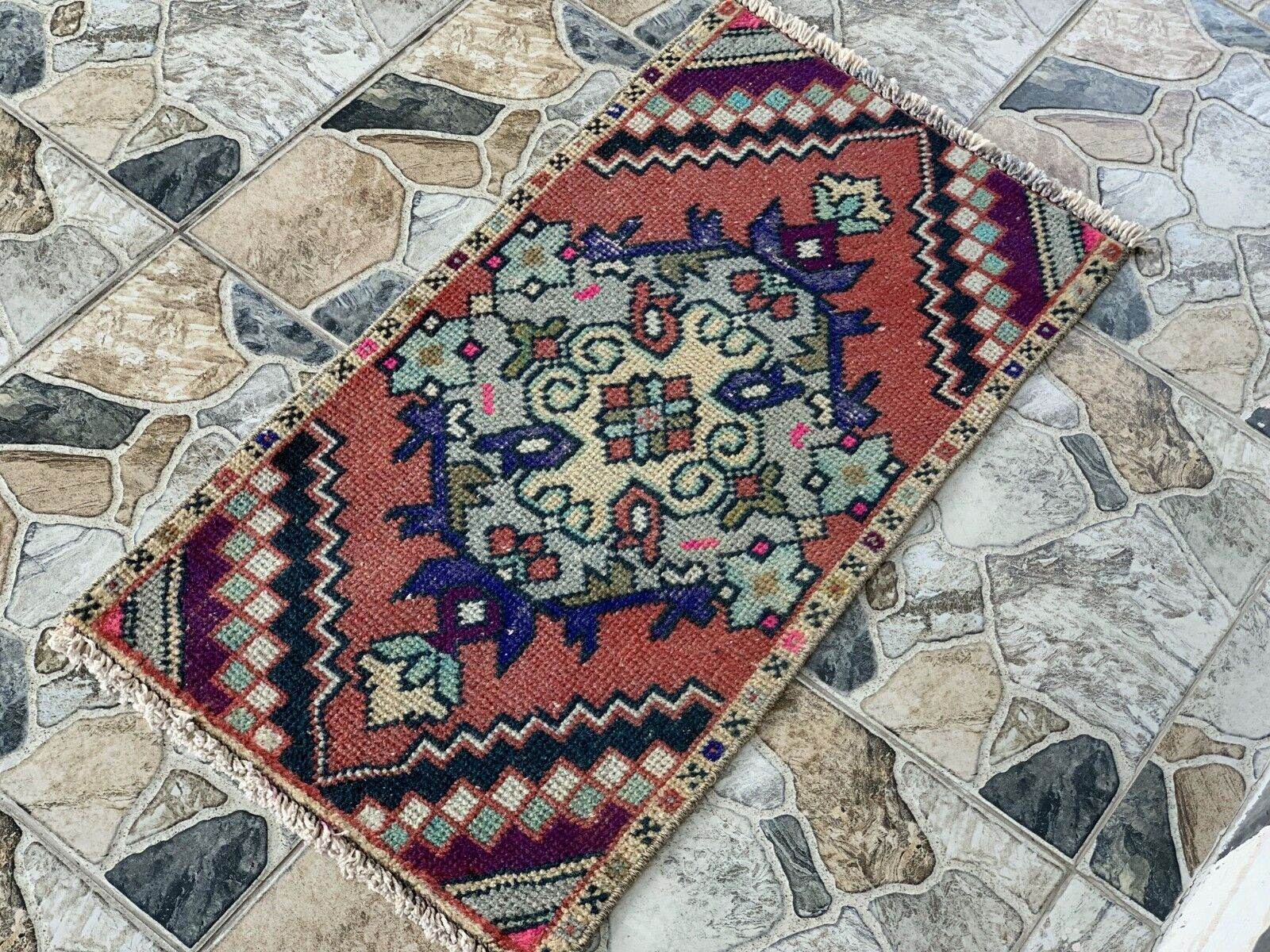 Small Turkish Vintage Oushak Rug, Wool Handmade Farmhouse Geometric 1.5 x 2.8 ft