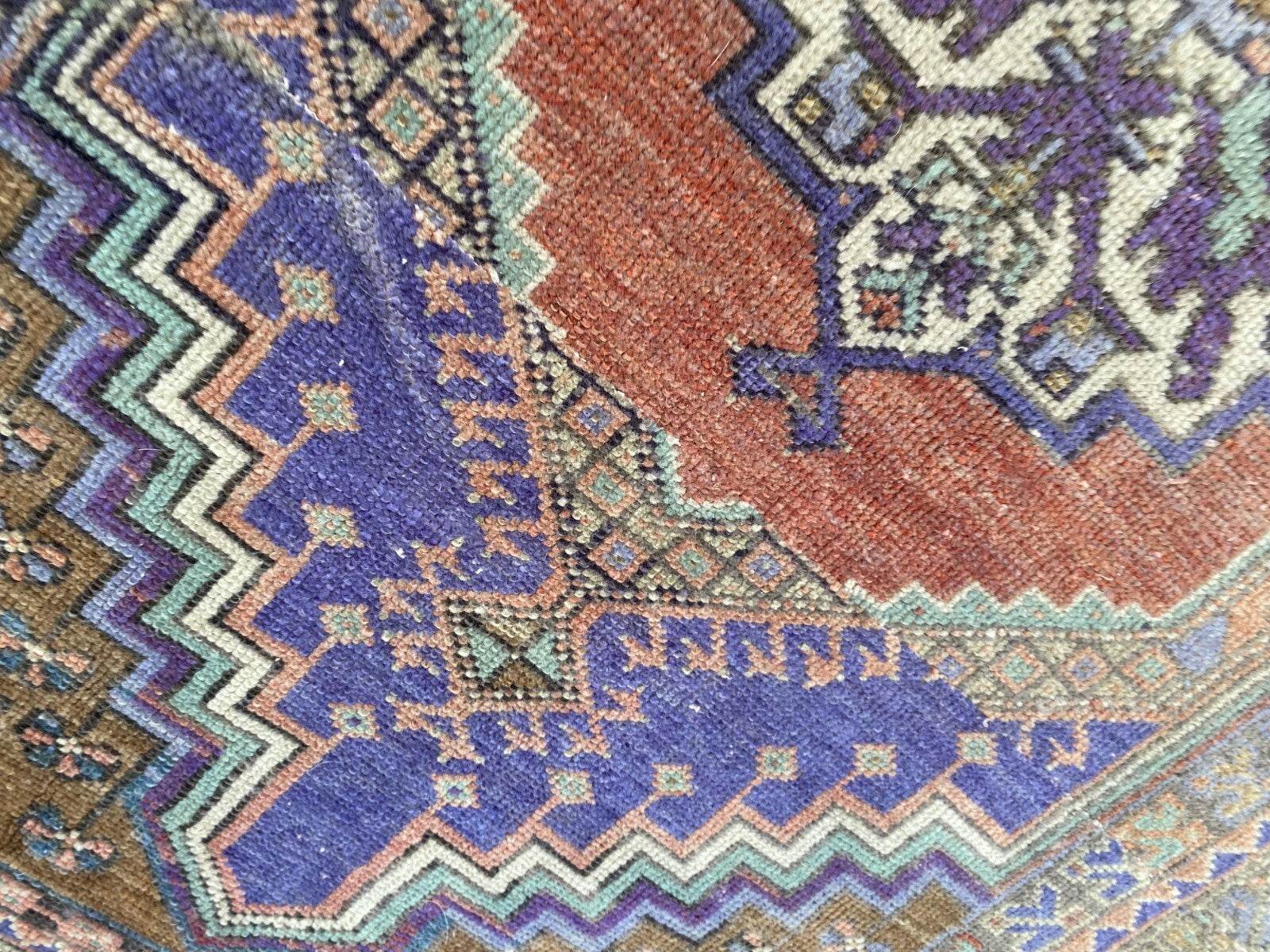 Pre 1980’s ANTIQUE ANATOLIAN FARMHOUSE RUG - TRIBAL GEOMETRIC TURKISH VINTAGE