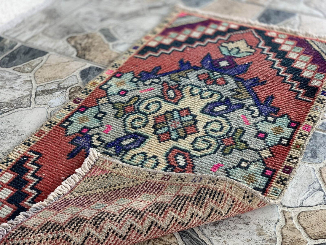 Small Turkish Vintage Oushak Rug, Wool Handmade Farmhouse Geometric 1.5 x 2.8 ft