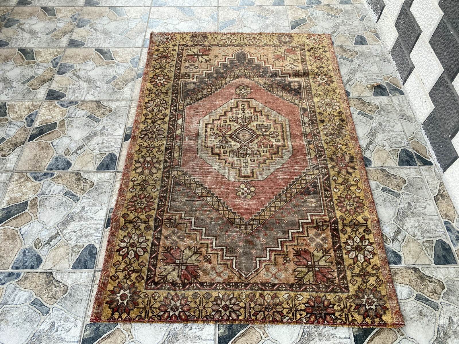 Geometric Vintage Turkish Rug, Hand-Knotted Farmhouse Anatolian Rug 3.5x5.5 Ft