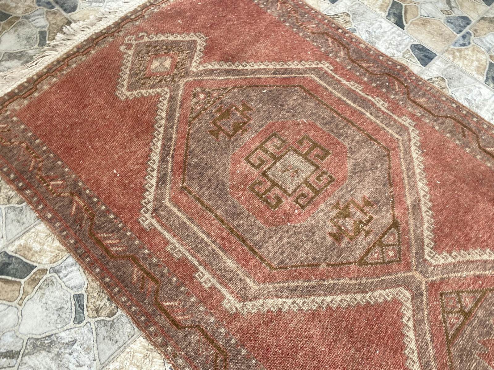 Pre 1970’s ANTIQUE ANATOLIAN FARMHOUSE RUG - GEOMETRIC TRIBAL TURKISH VINTAGE