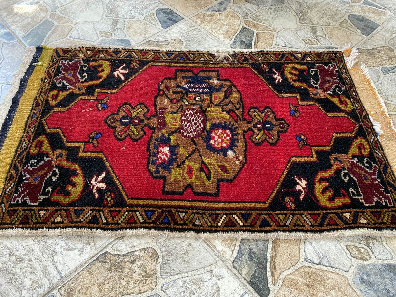Faded Vintage Wool Rug | 1.8 x 2.8 ft Hand-Knotted Anatolian Small Medallion Rug