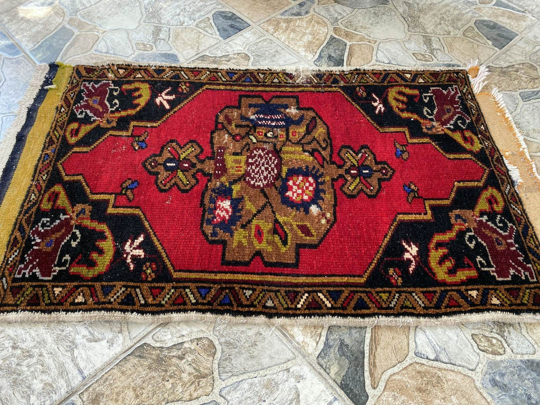 Faded Vintage Wool Rug | 1.8 x 2.8 ft Hand-Knotted Anatolian Small Medallion Rug