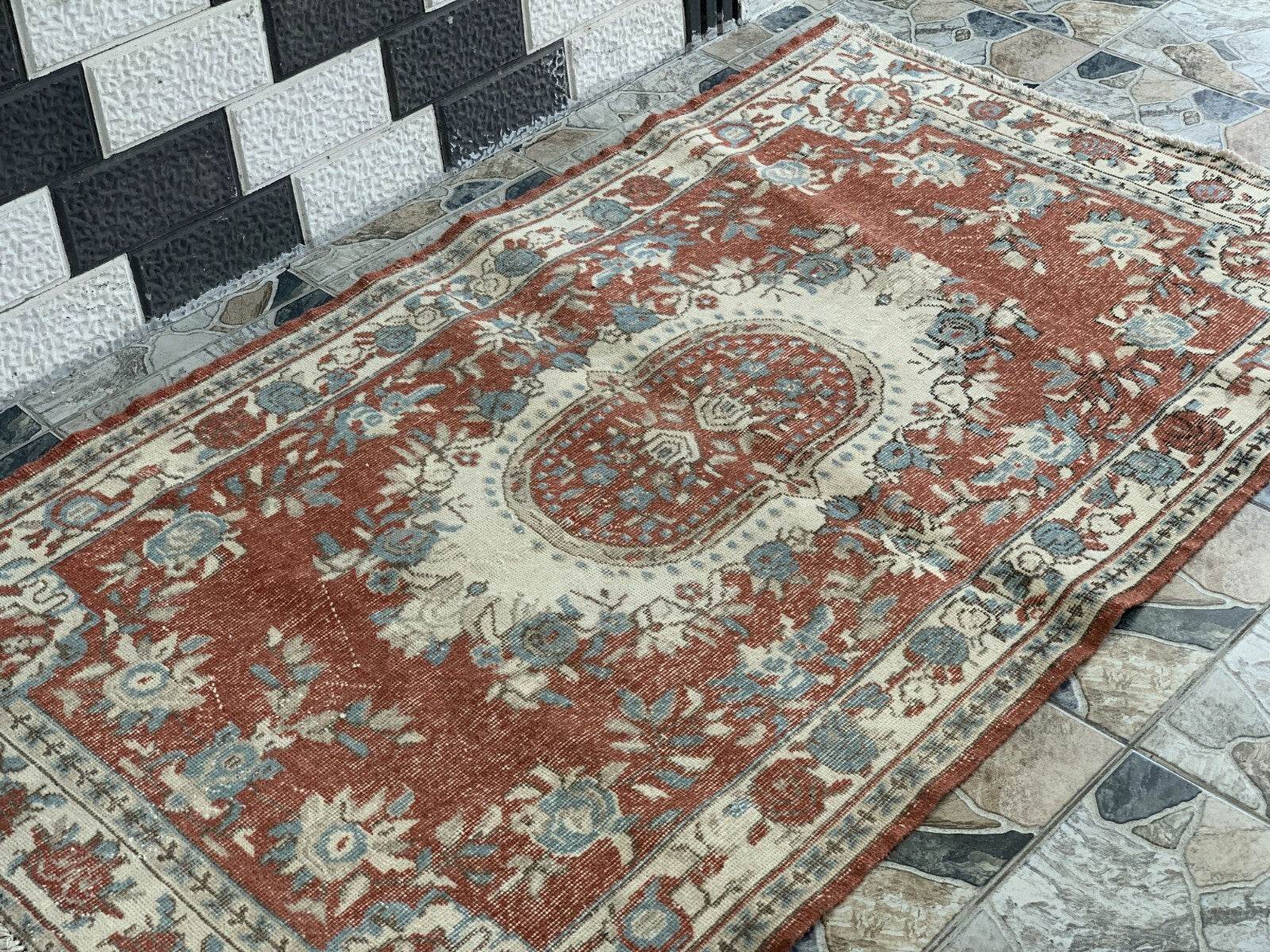 Turkish Vintage Geometric Rug,Farmhouse Vintage Anatolian Village Rug 3.9x6.9 ft