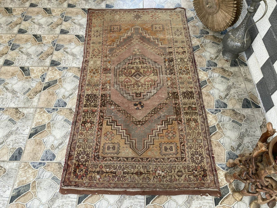 Pre 1980’s ANTIQUE ANATOLIAN FARMHOUSE RUG - GEOMETRIC TRIBAL TURKISH VINTAGE