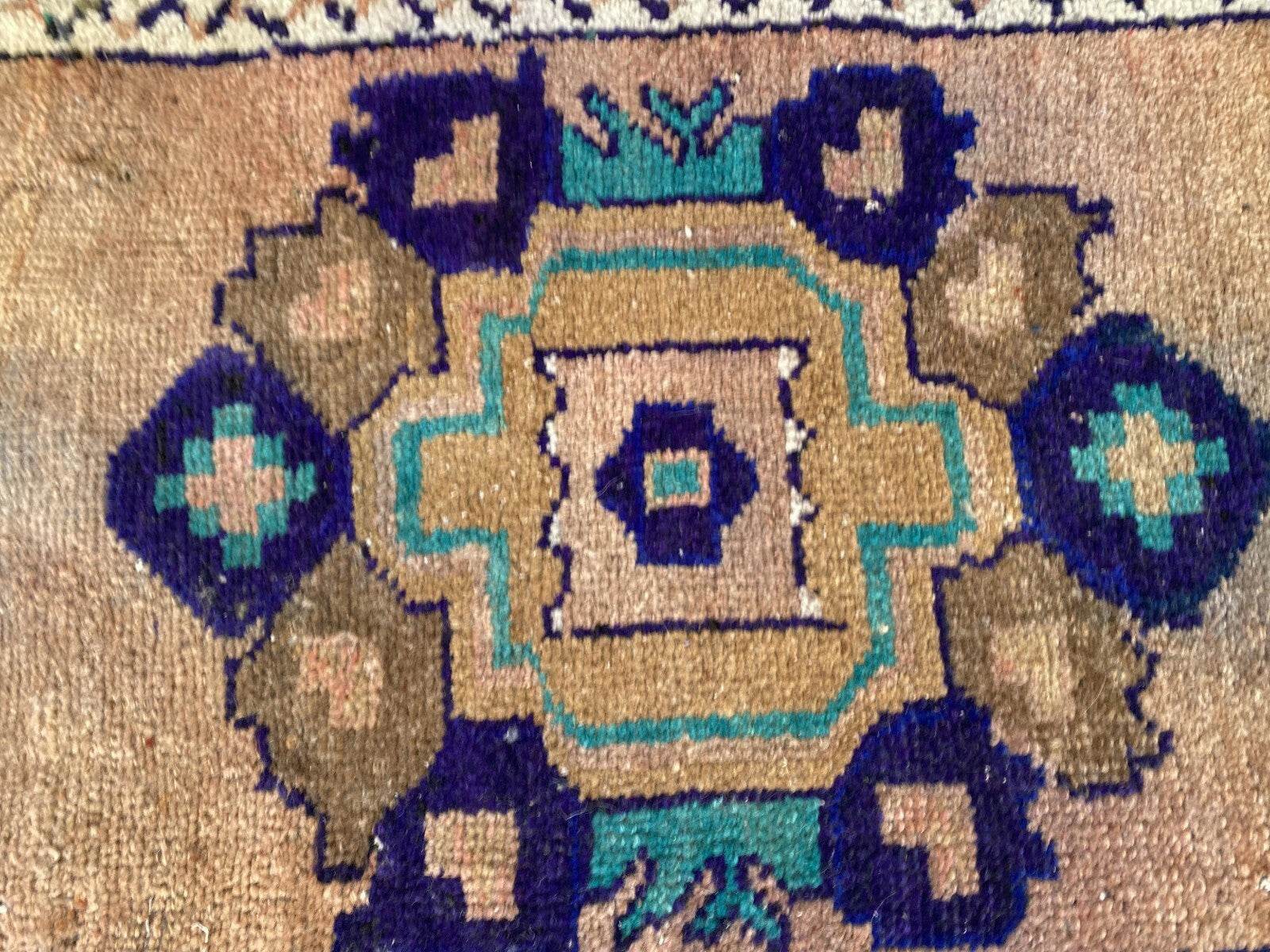 1.5x3.7 ft Turkish Kurdish Medallion Wool Rug - Tribal Farmhouse Vintage 1960s