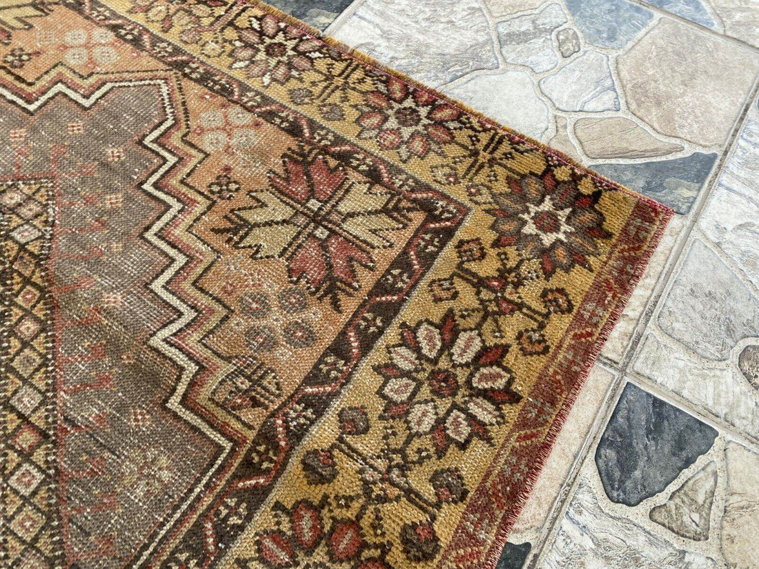 Geometric Vintage Turkish Rug, Hand-Knotted Farmhouse Anatolian Rug 3.5x5.5 Ft