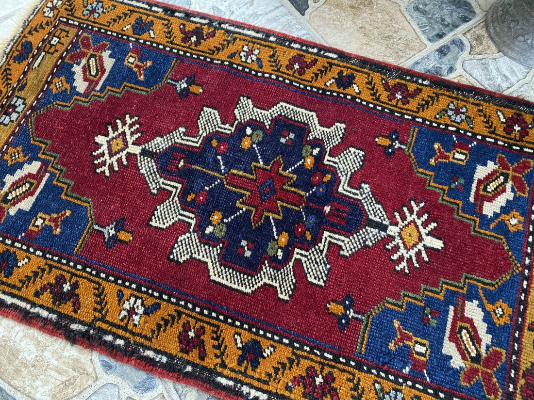Small Vintage Wool Rug | 1.6 x 3.0 ft Hand-Knotted Anatolian Faded Medallion Rug