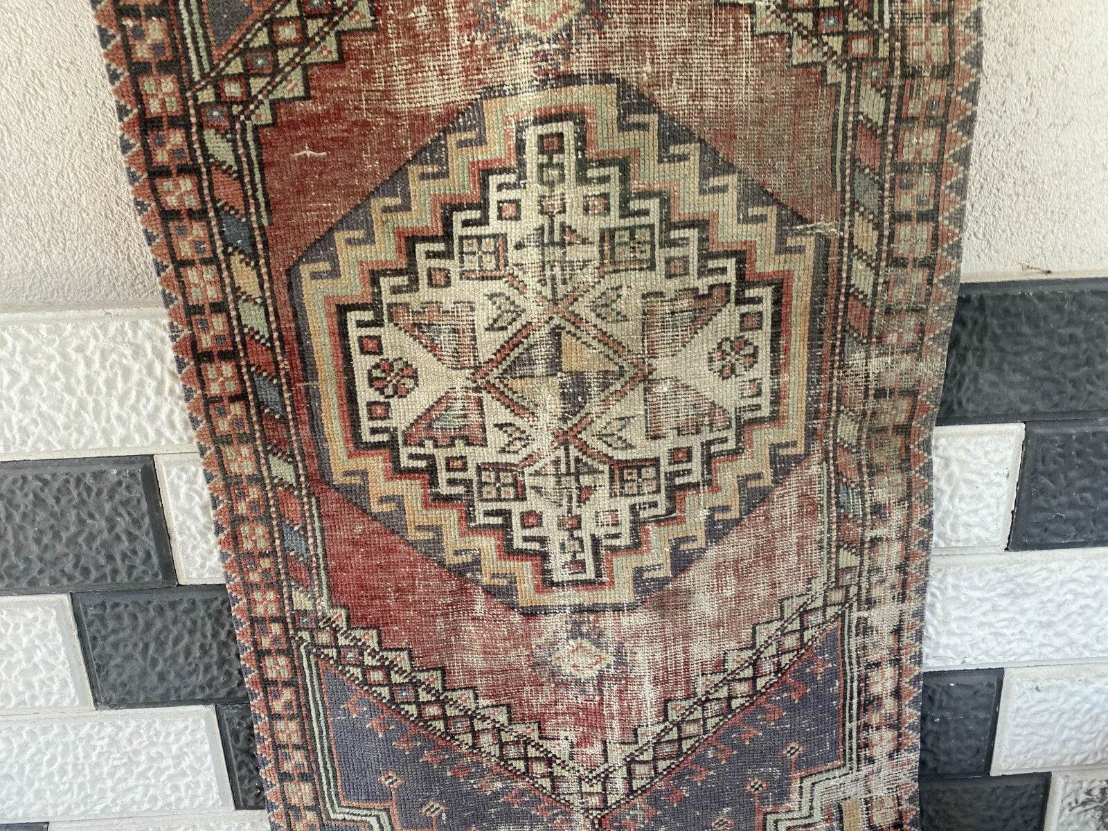 Pre 1980’s ANTIQUE ANATOLIAN FARMHOUSE RUG - GEOMETRIC TRIBAL TURKISH VINTAGE