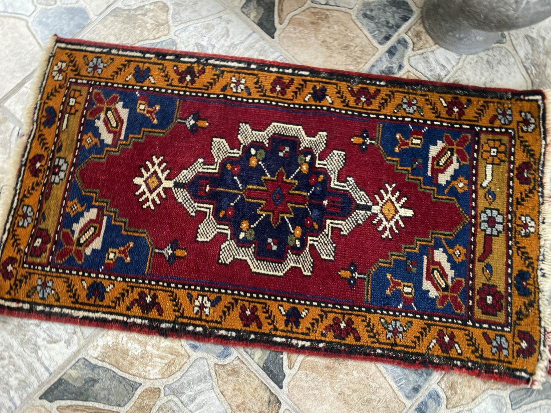 Small Vintage Wool Rug | 1.6 x 3.0 ft Hand-Knotted Anatolian Faded Medallion Rug