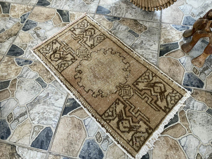 Pre 1970’s ANTIQUE ANATOLIAN FARMHOUSE RUG - GEOMETRIC TRIBAL TURKISH VINTAGE