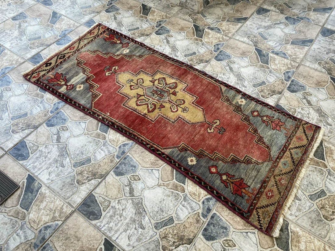 Pre 1970’s ANTIQUE ANATOLIAN FARMHOUSE RUG - GEOMETRIC TRIBAL TURKISH VINTAGE