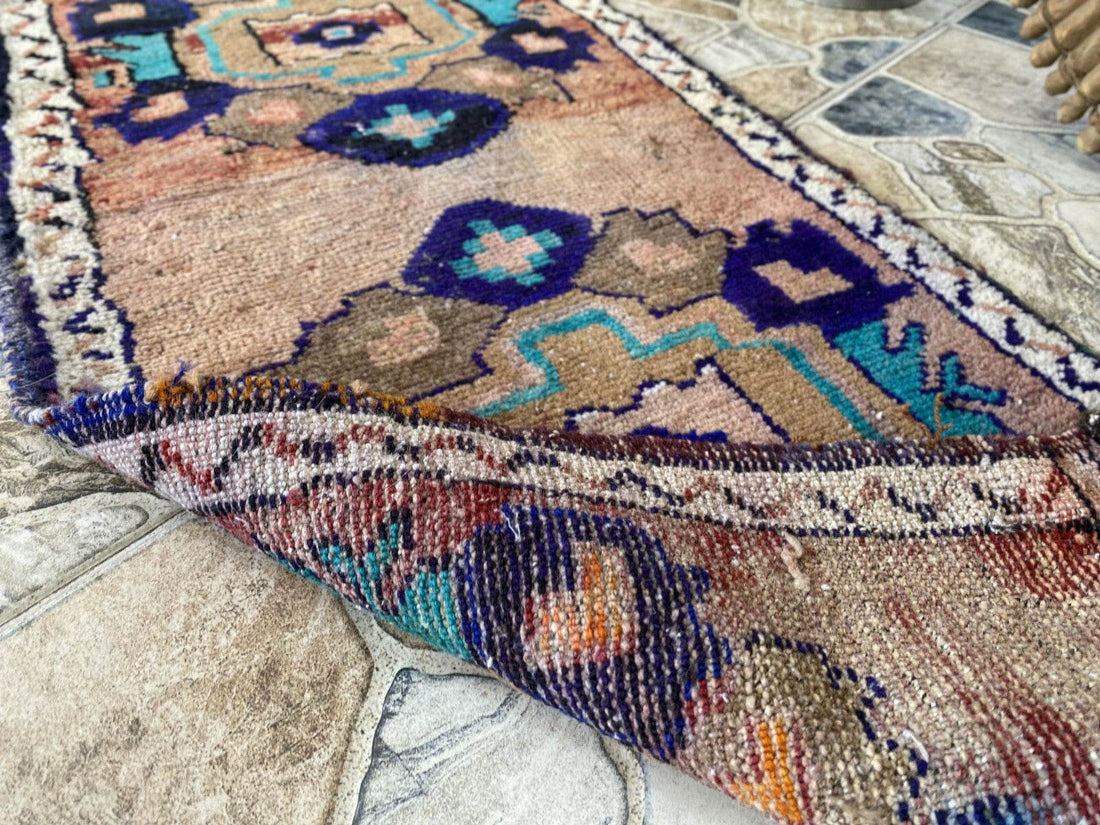 1.5x3.7 ft Turkish Kurdish Medallion Wool Rug - Tribal Farmhouse Vintage 1960s