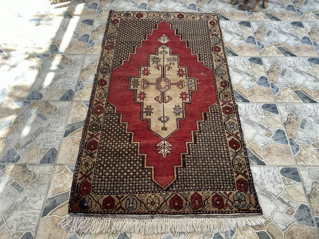 Pre 1980’s ANTIQUE ANATOLIAN FARMHOUSE RUG - GEOMETRIC TRIBAL TURKISH VINTAGE