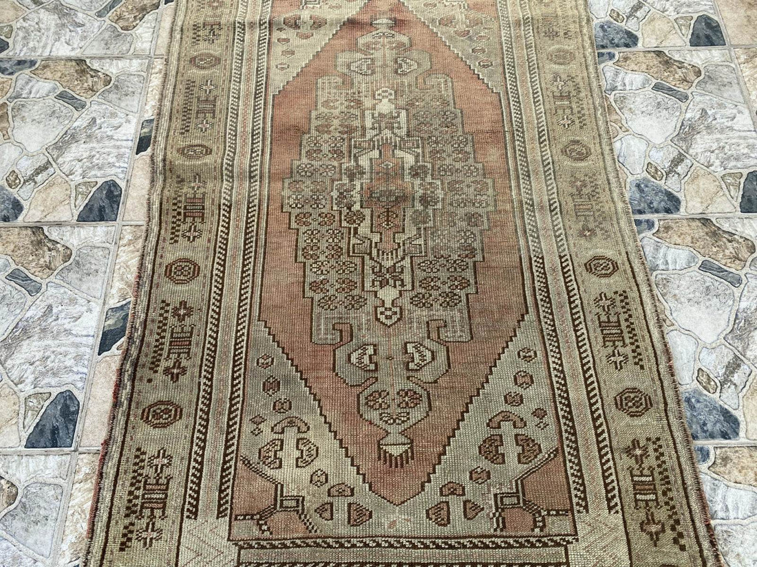 Pre 1980’s ANTIQUE ANATOLIAN RUG FARMHOUSE GEOMETRIC TRIBAL TURKISH VINTAGE RUG