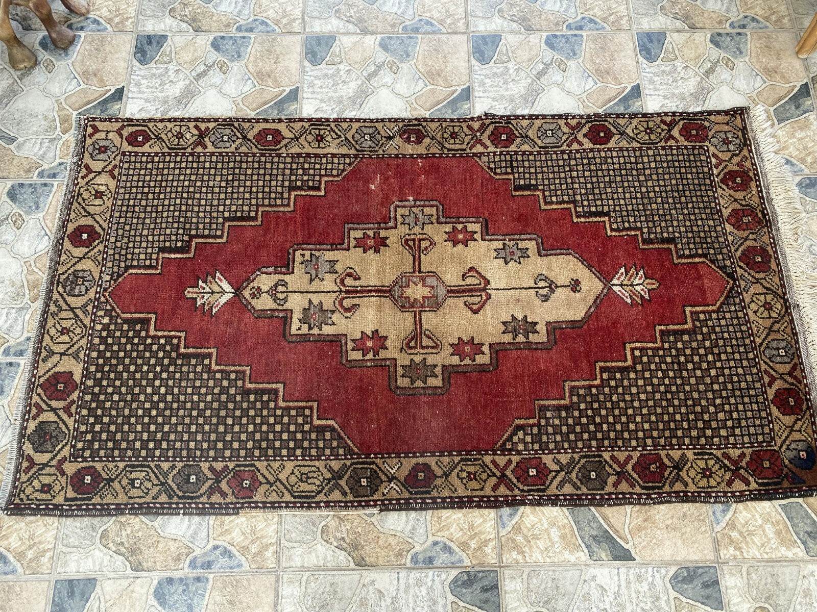 Pre 1980’s ANTIQUE ANATOLIAN FARMHOUSE RUG - GEOMETRIC TRIBAL TURKISH VINTAGE