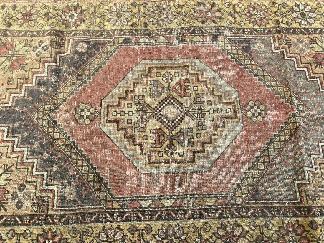 Geometric Vintage Turkish Rug, Hand-Knotted Farmhouse Anatolian Rug 3.5x5.5 Ft