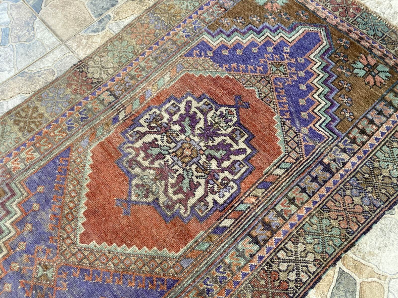 Pre 1980’s ANTIQUE ANATOLIAN FARMHOUSE RUG - TRIBAL GEOMETRIC TURKISH VINTAGE