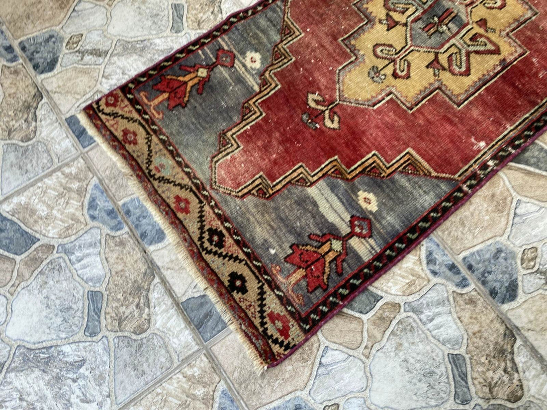 Pre 1970’s ANTIQUE ANATOLIAN FARMHOUSE RUG - GEOMETRIC TRIBAL TURKISH VINTAGE