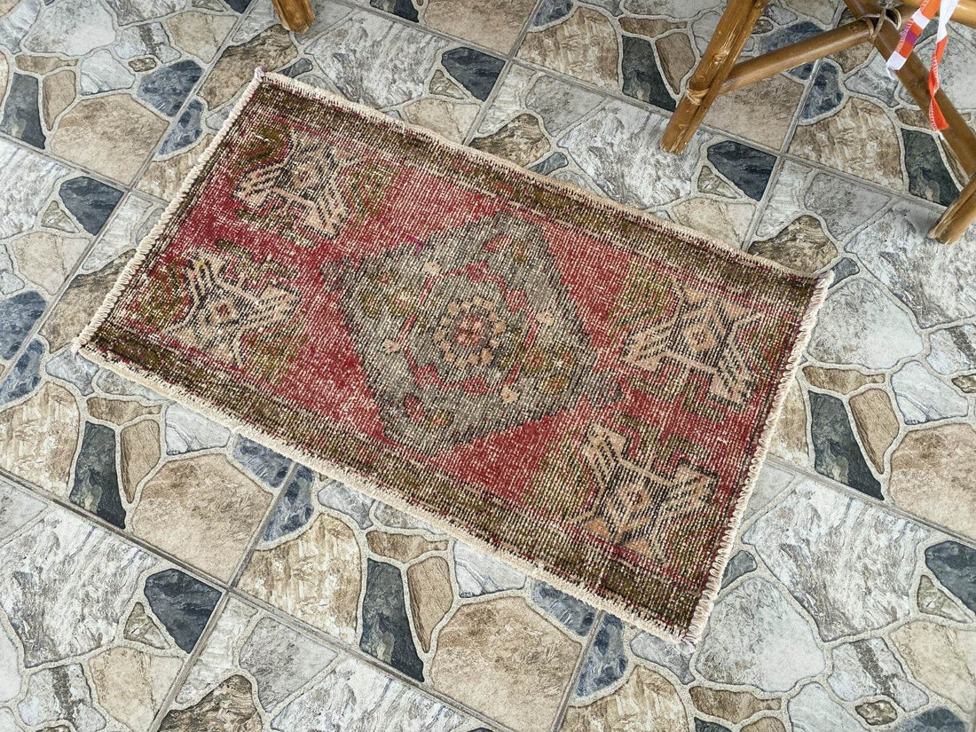 Pre 1980’s ANTIQUE ANATOLIAN FARMHOUSE RUG - TRIBAL GEOMETRIC TURKISH VINTAGE