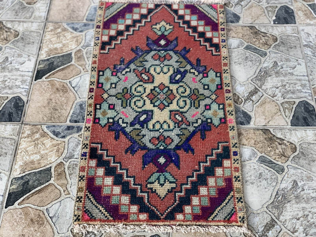 Small Turkish Vintage Oushak Rug, Wool Handmade Farmhouse Geometric 1.5 x 2.8 ft