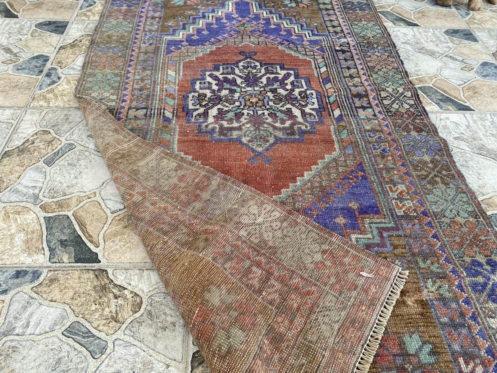 Pre 1980’s ANTIQUE ANATOLIAN FARMHOUSE RUG - TRIBAL GEOMETRIC TURKISH VINTAGE