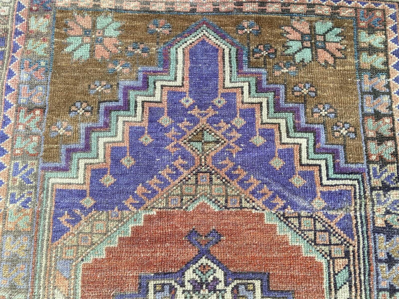 Pre 1980’s ANTIQUE ANATOLIAN FARMHOUSE RUG - TRIBAL GEOMETRIC TURKISH VINTAGE