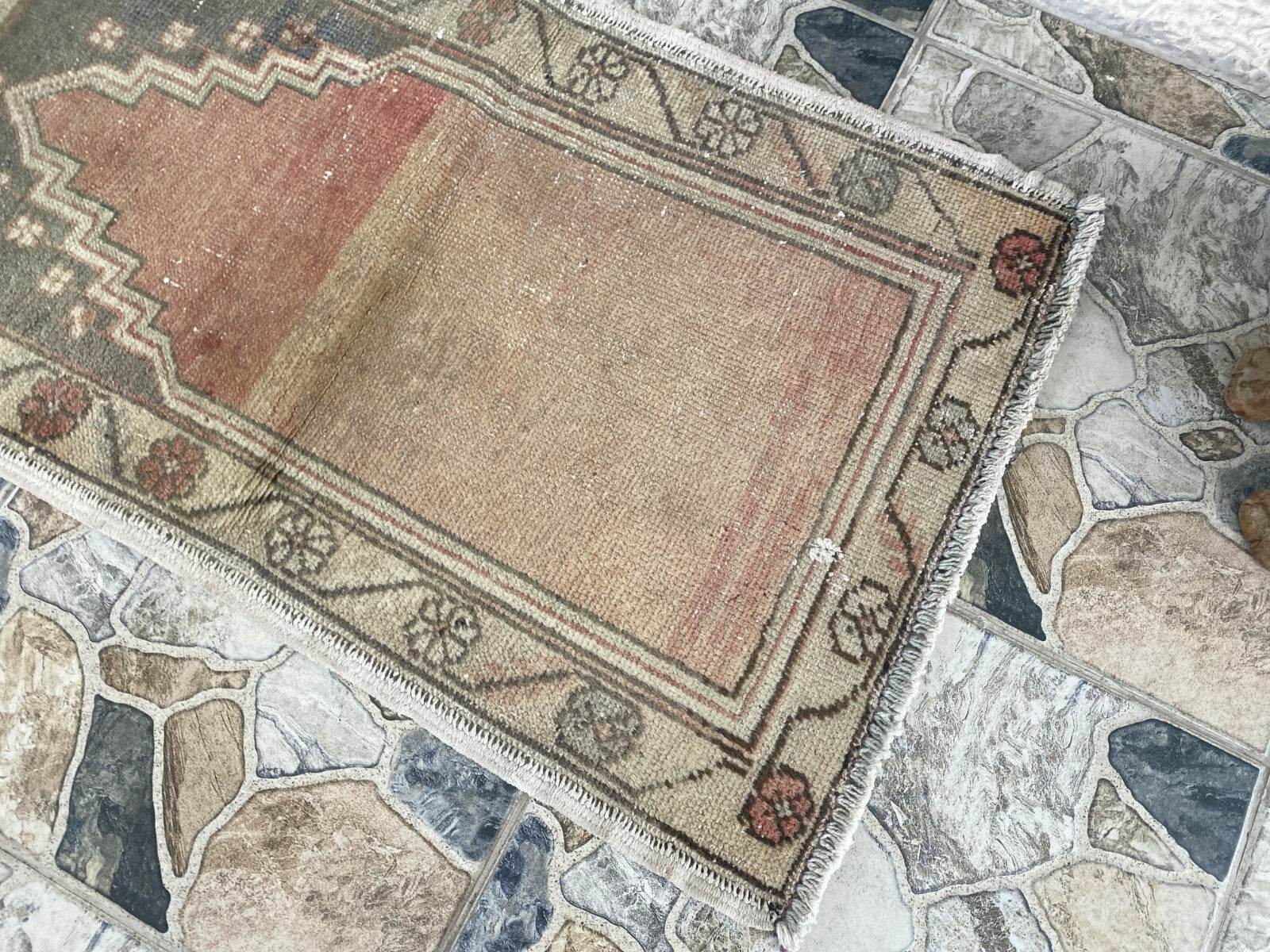 Vintage Turkish Oushak Prayer Rug | 2x3 ft | Hand-Knotted Wool Anatolian Tribal