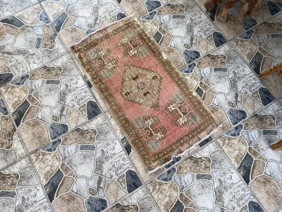 Vintage Turkish Small Rug | 1.6x2.7 ft Hand-Knotted Wool | Red Geometric Mat